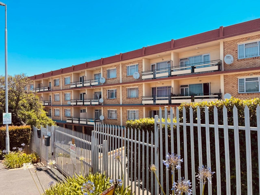 2 Bedroom Property for Sale in Bloemhof Western Cape